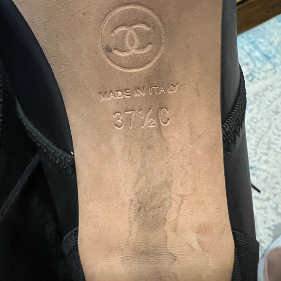 Chanel black leather cc logo chain lace up boots - Picture 11 of 16